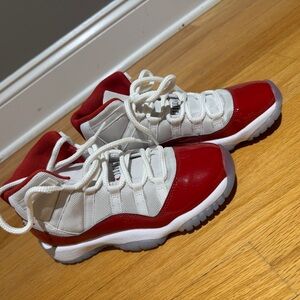 Air Jordan 11 retro “cherry”